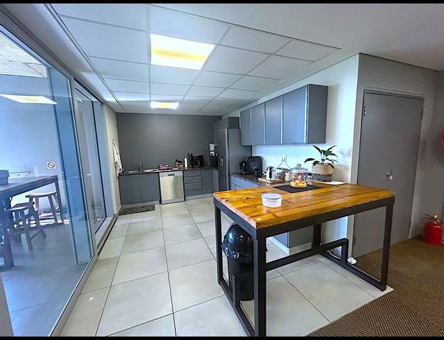 486M² OFFICE TO LET IN POINT WATERFRONT